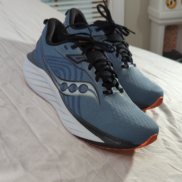 Saucony Blue and Black Athletic Triumph  22 Running Shoes Like New, Amazing... - Picture 1 of 16